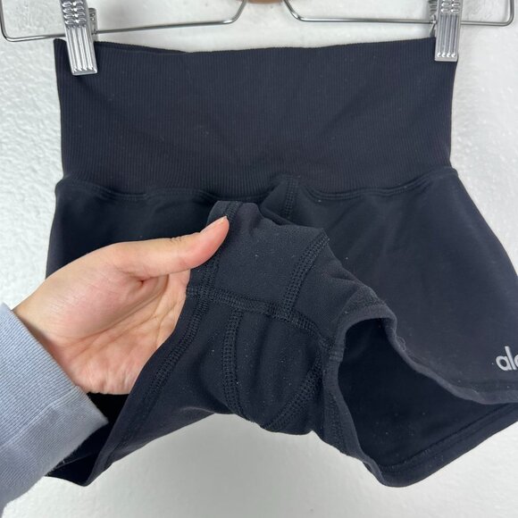 Alo Yoga Black High Rise Spandex Shorts XS Athleisure Athletic Activewear Stretc - Picture 3 of 6